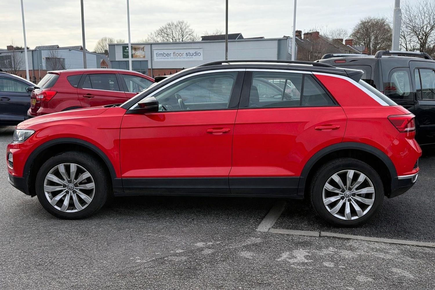 Used Volkswagen T-Roc for sale - 77633475: Photo 2