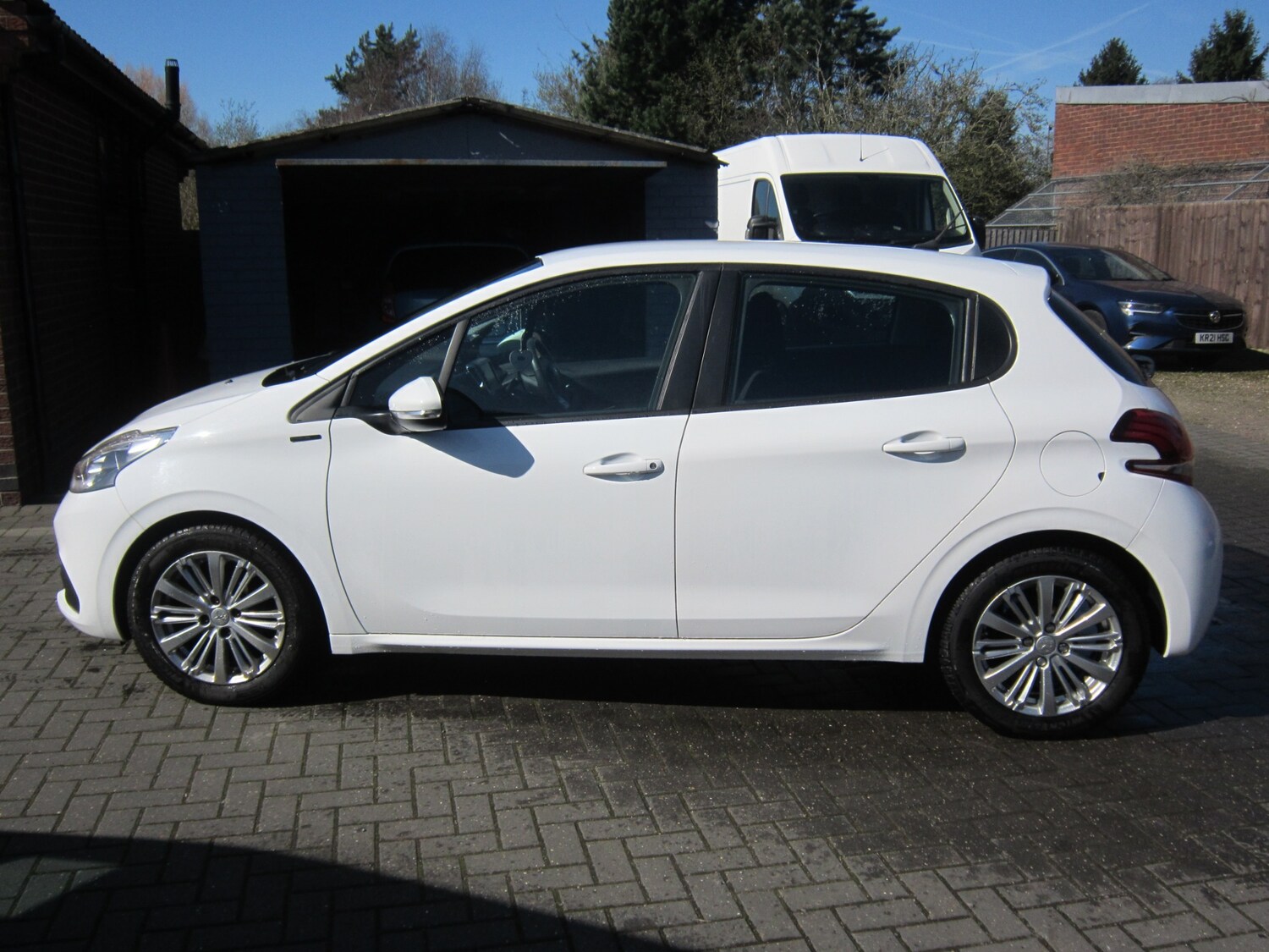 Used Peugeot 208 2018 for sale - 77932327: Photo 8