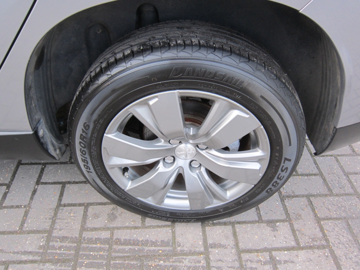 Used Peugeot 2008 2018 for sale - 77434937: Photo 10