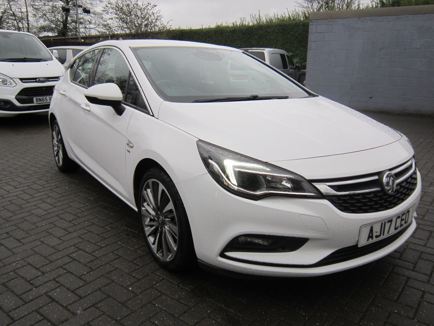 Used Vauxhall Astra 2017 for sale - 76763515: Photo 1