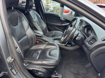Used Volvo V40 2019 for sale - 73989607: Photo