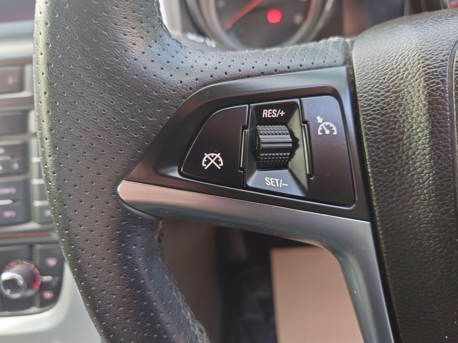 Used Vauxhall Astra 2012 for sale - 76752855: Photo 23