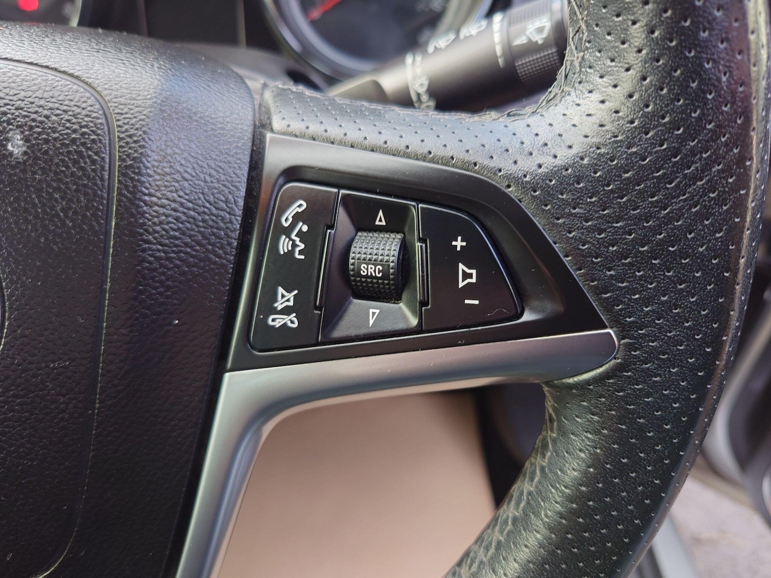 Used Vauxhall Astra 2012 for sale - 76752855: Photo 24