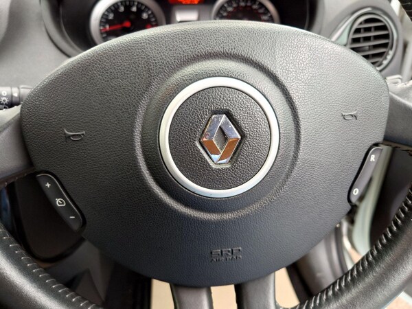 Used Renault Clio 2011 for sale - 76240186: Photo 23