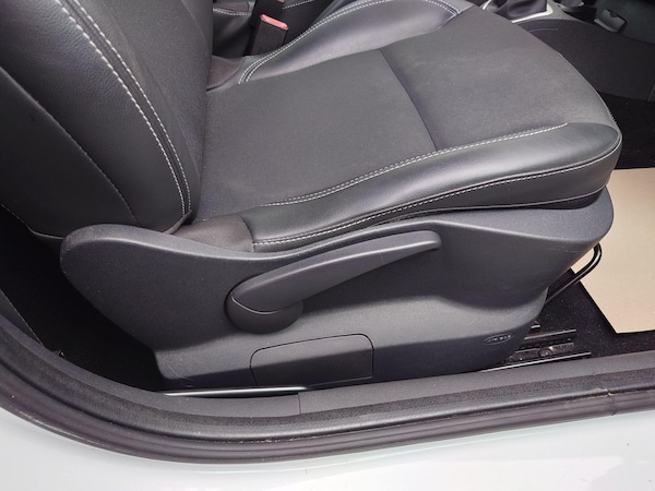 Used Renault Clio 2011 for sale - 76240186: Photo 26