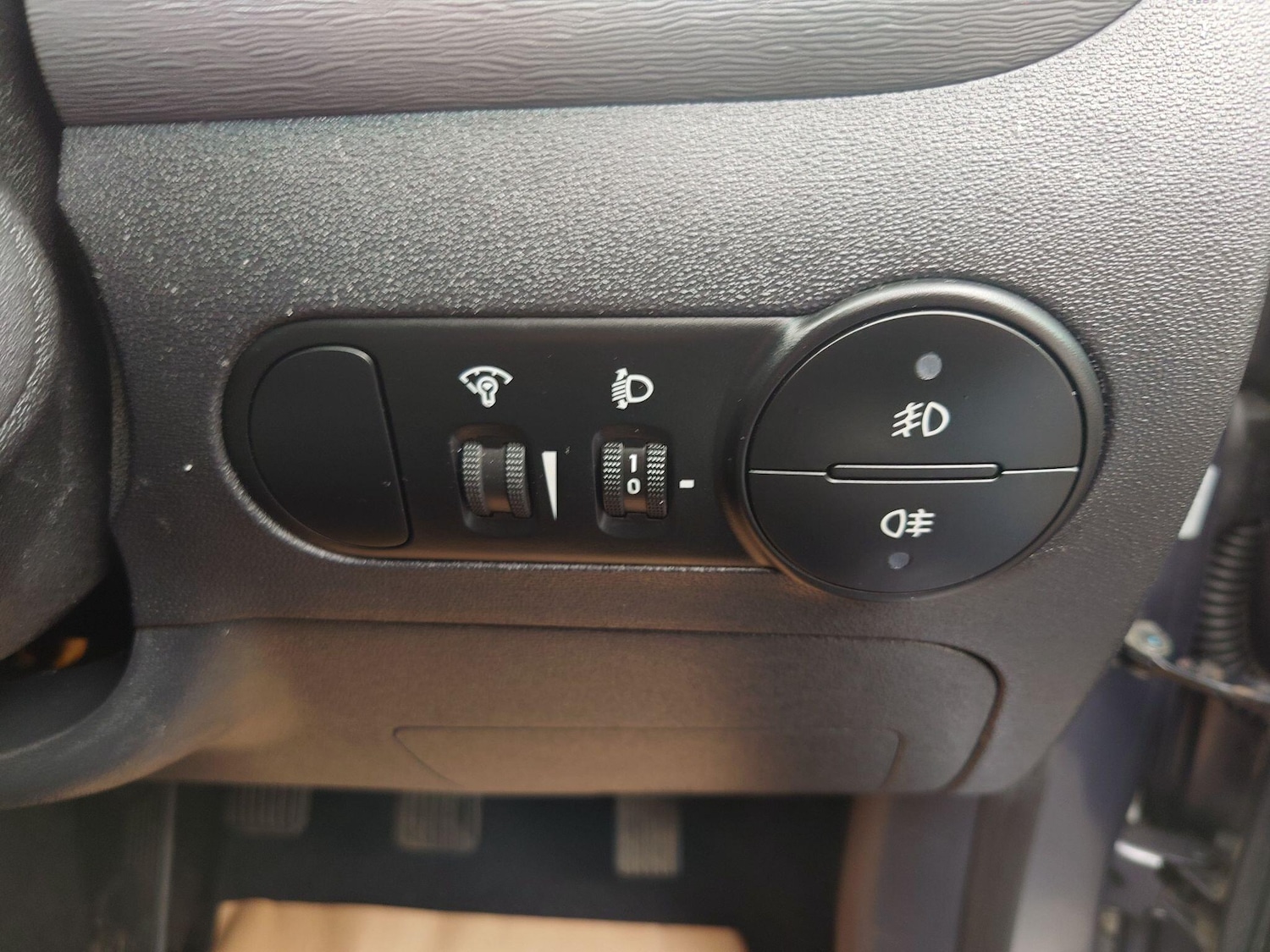 Used Hyundai i10 2014 for sale - 76823815: Photo 24