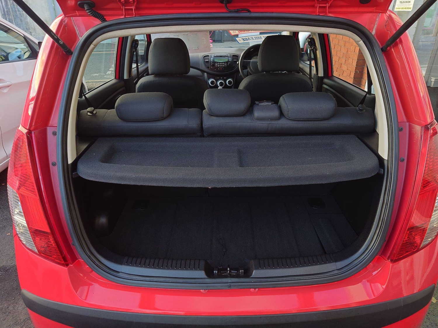 Used Hyundai i10 2011 for sale - 77090876: Photo 18