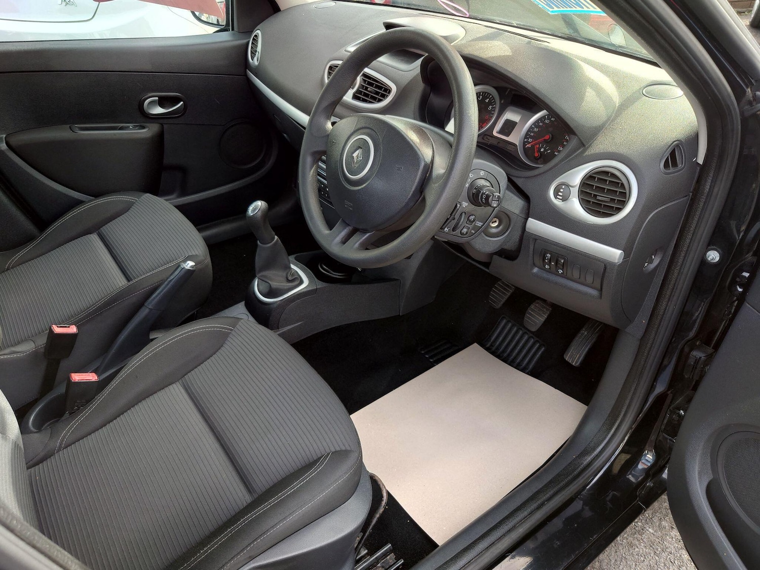 Used Renault Clio 2012 for sale - 76099586: Photo 15