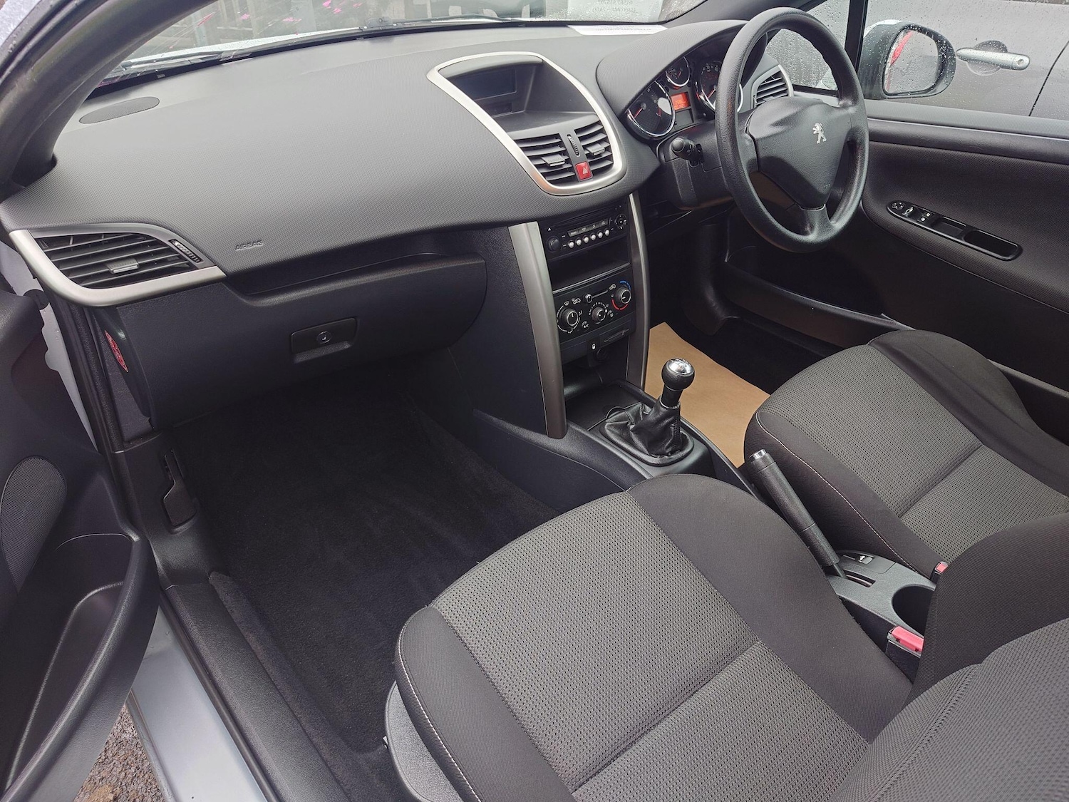 Used Peugeot 207 2012 for sale - 77237989: Photo 15