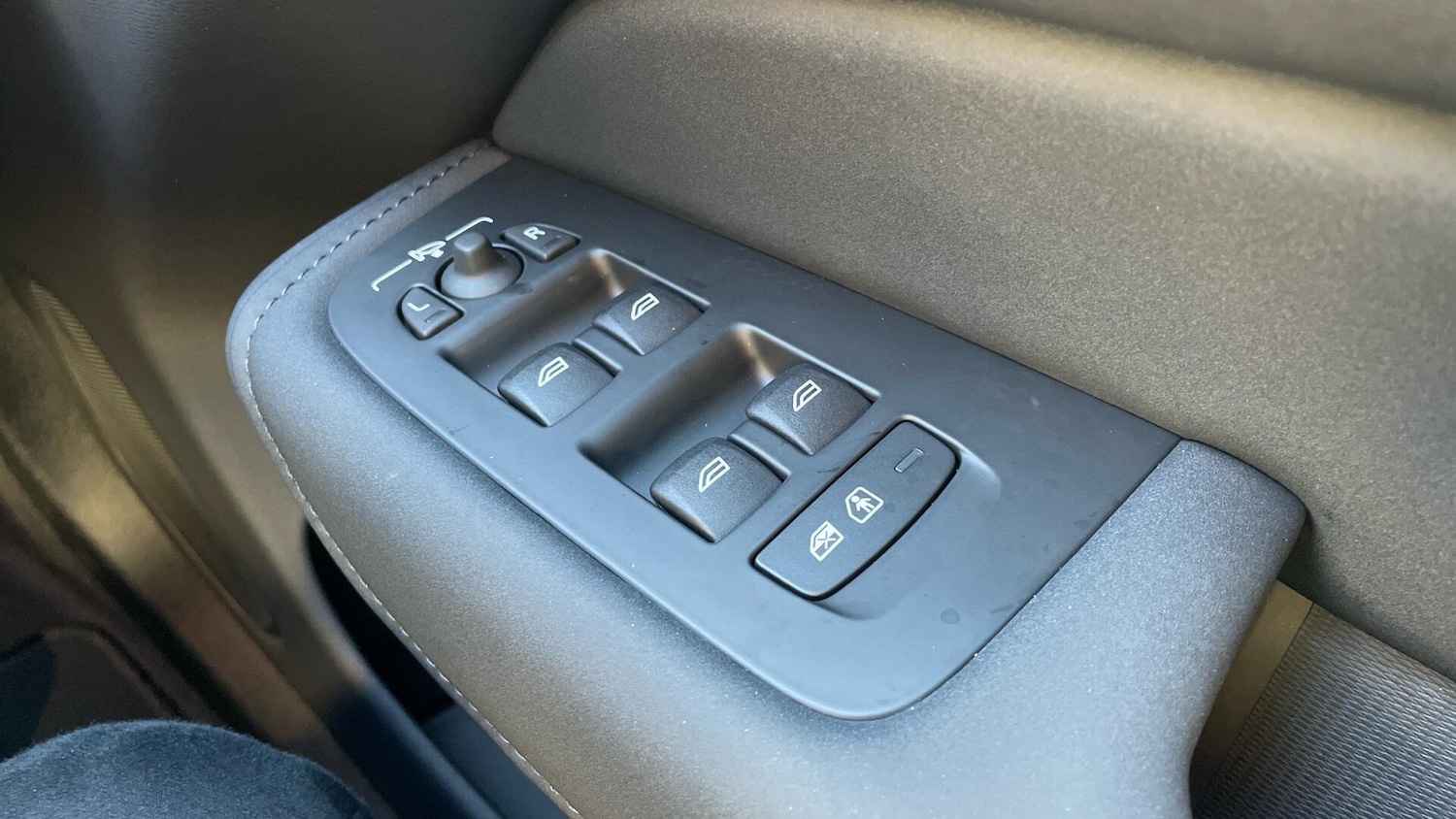 Used Volvo XC60 2025 for sale - 77021330: Photo 24