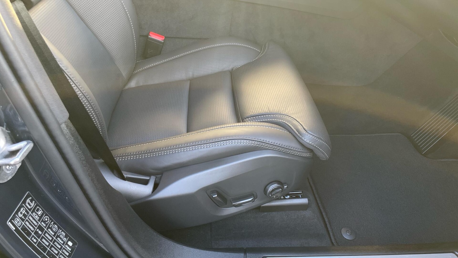 Used Volvo XC60 2025 for sale - 77021330: Photo 30