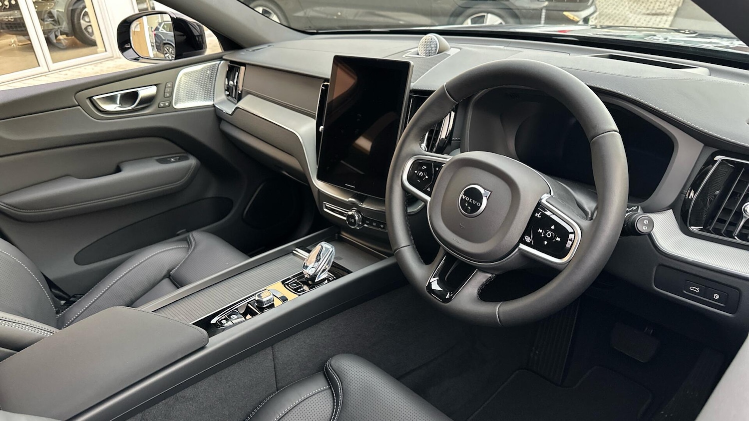 Used Volvo XC60 2025 for sale - 76562272: Photo 4