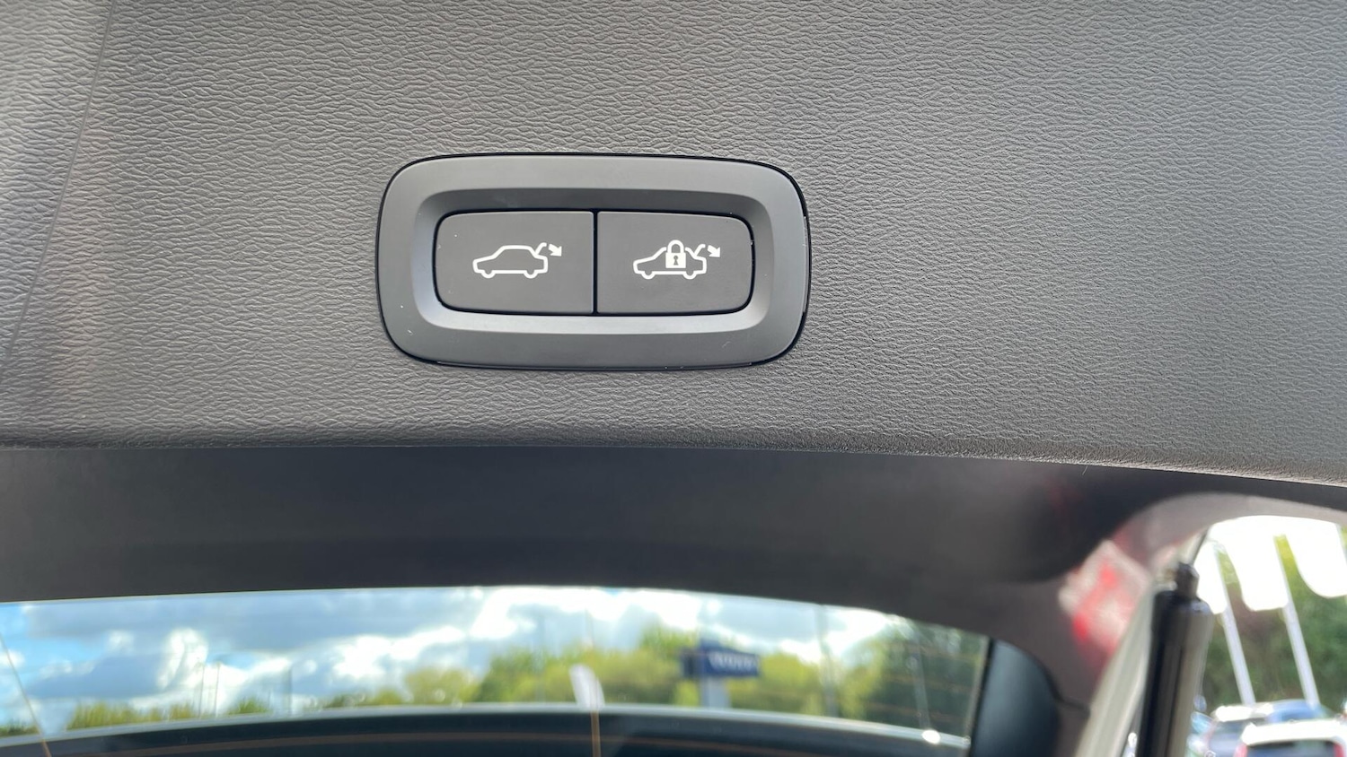 Used Volvo XC40 for sale - 77175009: Photo 35