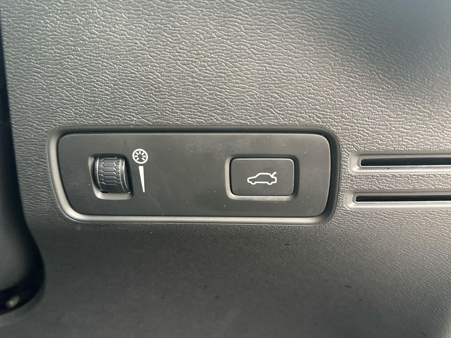 Used Volvo XC40 2020 for sale - 76824051: Photo 40