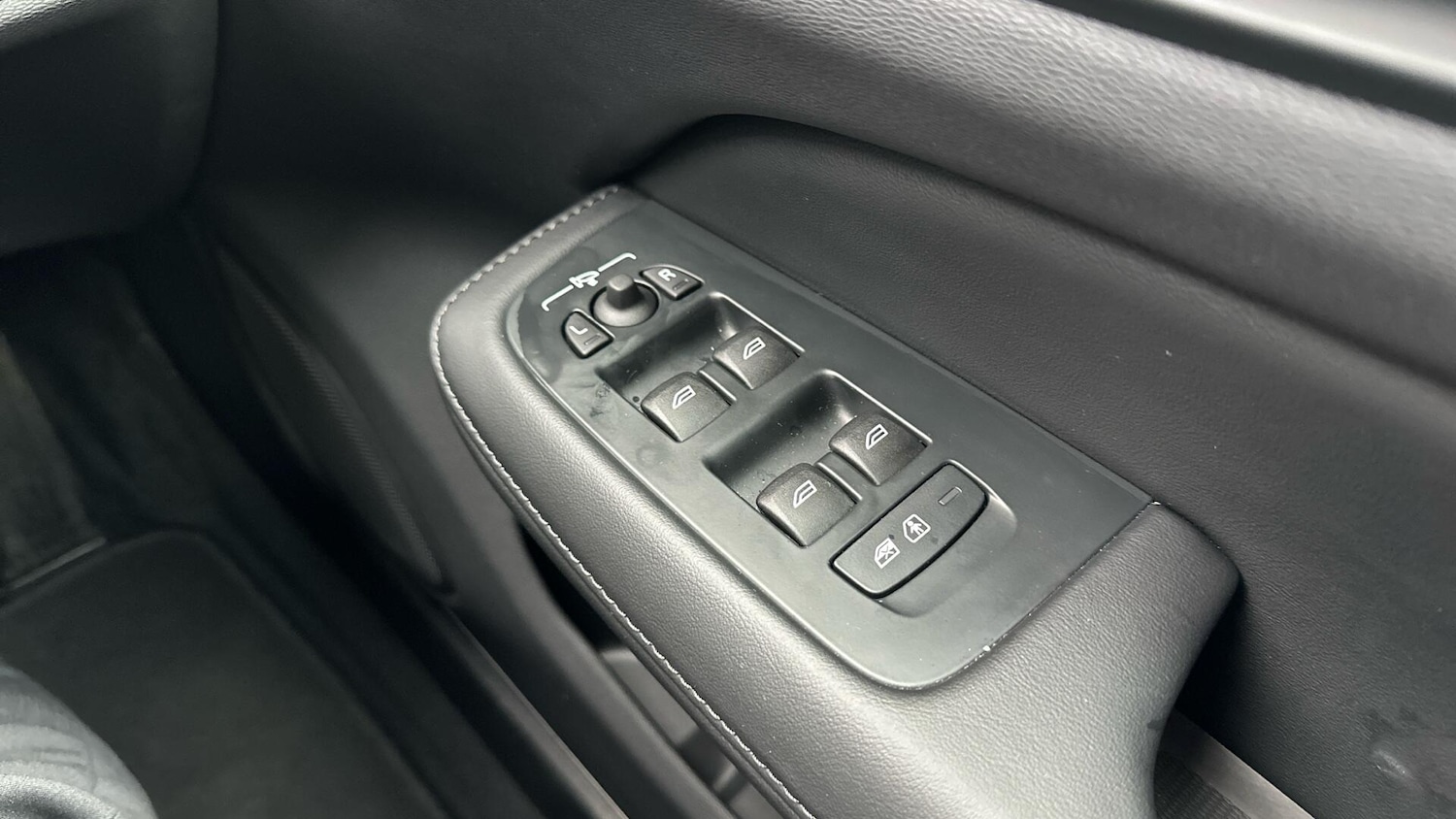 Used Volvo V60 2025 for sale - 77202693: Photo 22