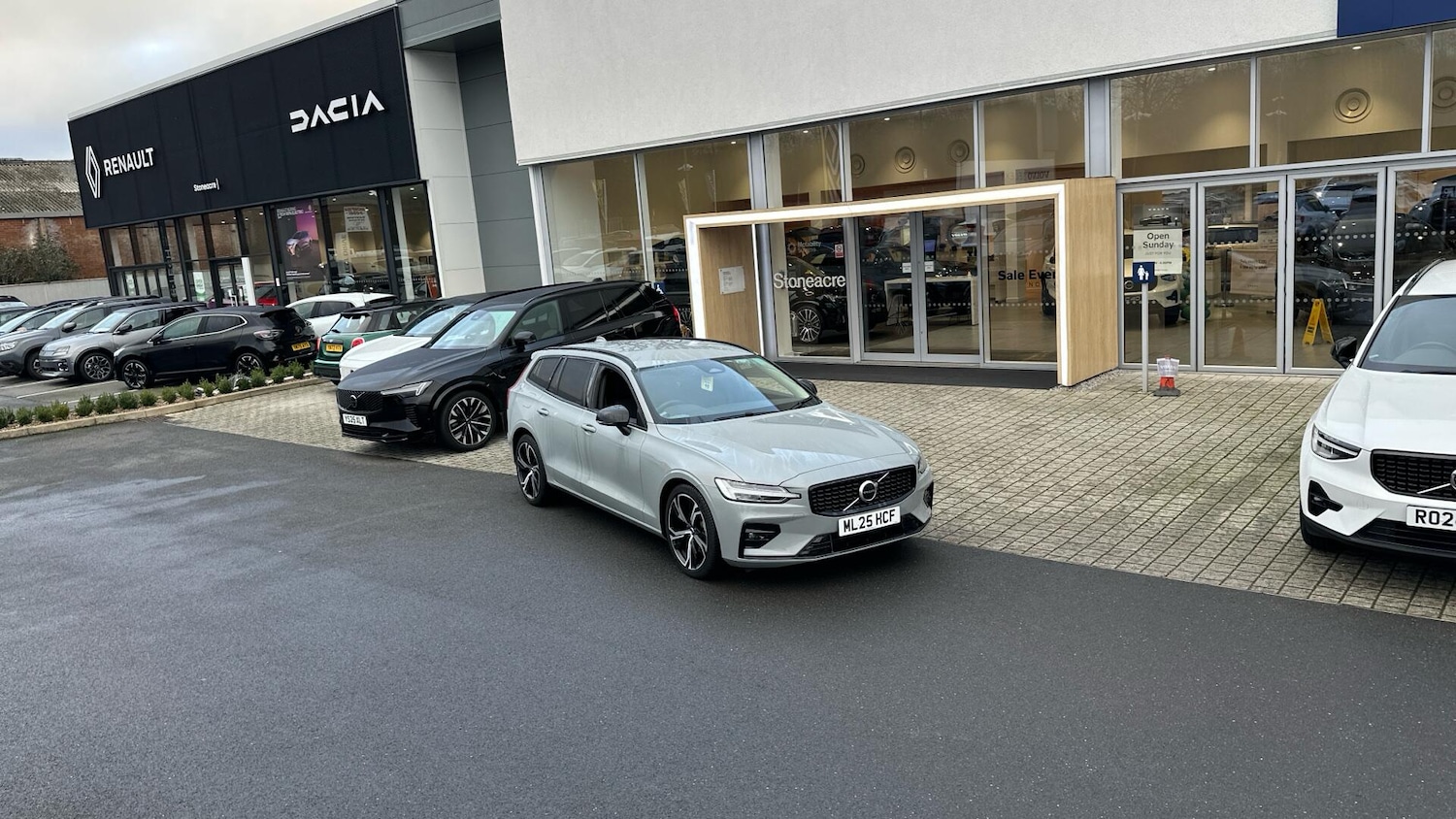 Used Volvo V60 2025 for sale - 77202693: Photo 37