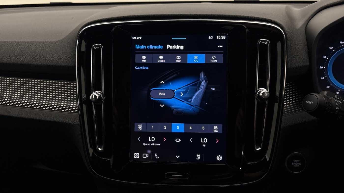 Used Volvo XC40 2025 for sale - 76377679: Photo 39