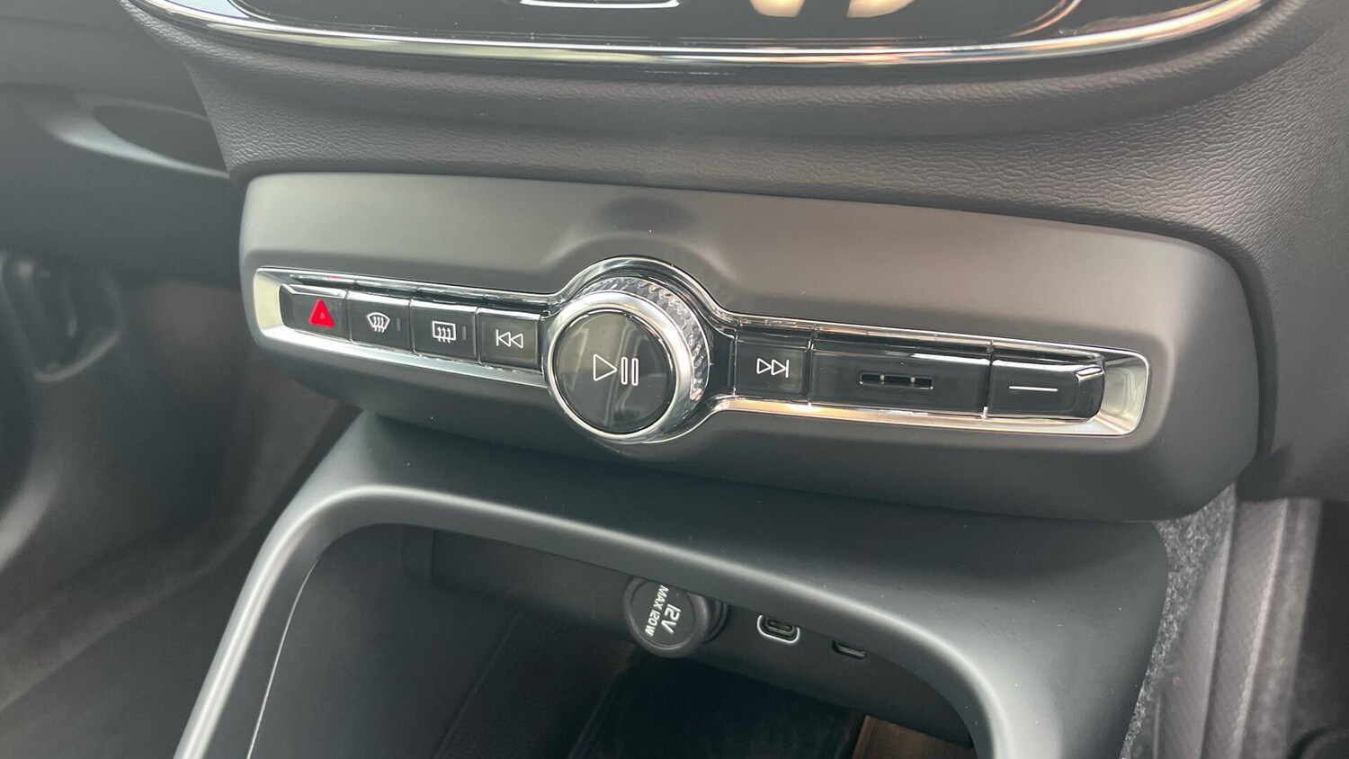 Used Volvo XC40 2025 for sale - 76824345: Photo 18