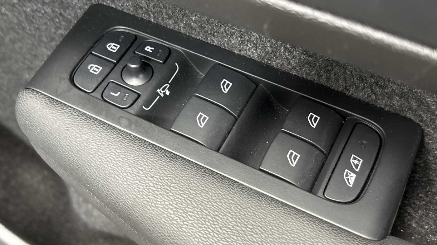 Used Volvo XC40 for sale - 77242469: Photo 26