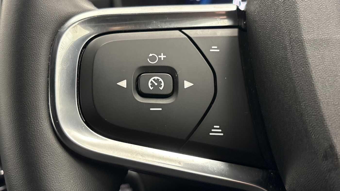 Used Volvo XC40 for sale - 77242469: Photo 32