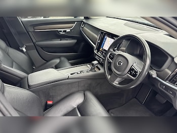 Used Volvo V90 Cross Country 2019 for sale - 78810016: Photo