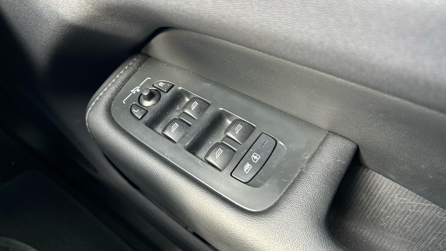 Used Volvo XC60 for sale - 77190378: Photo 24