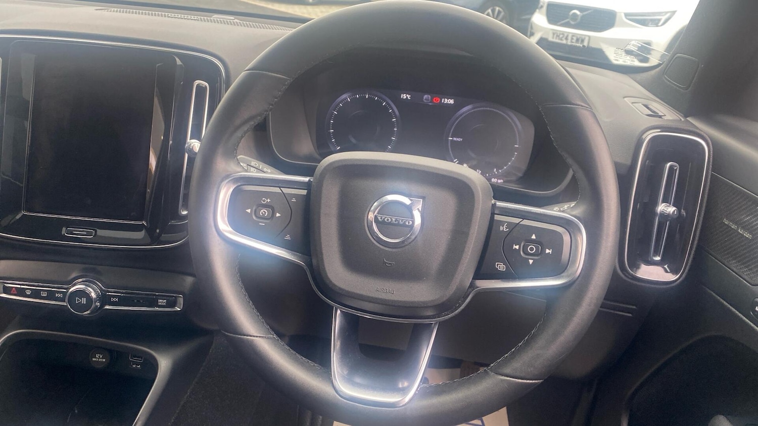 Used Volvo XC40 2023 for sale - 76887089: Photo 10