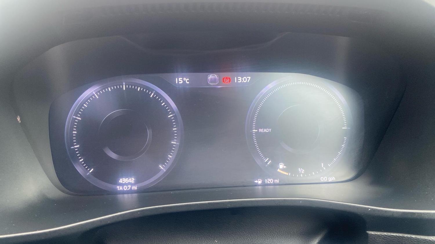 Used Volvo XC40 2023 for sale - 76887089: Photo 11