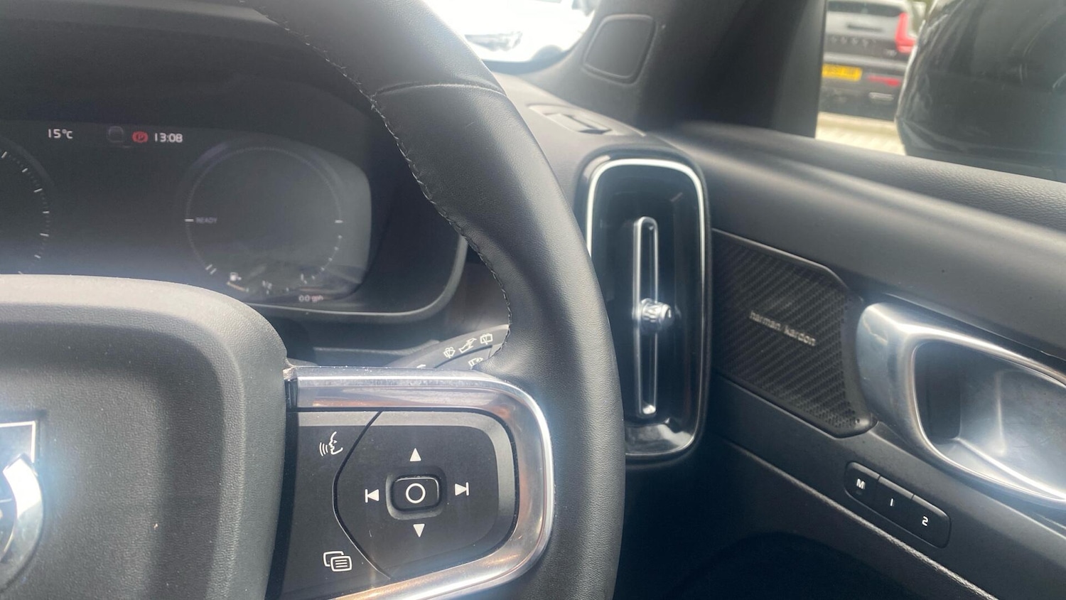 Used Volvo XC40 2023 for sale - 76887089: Photo 22