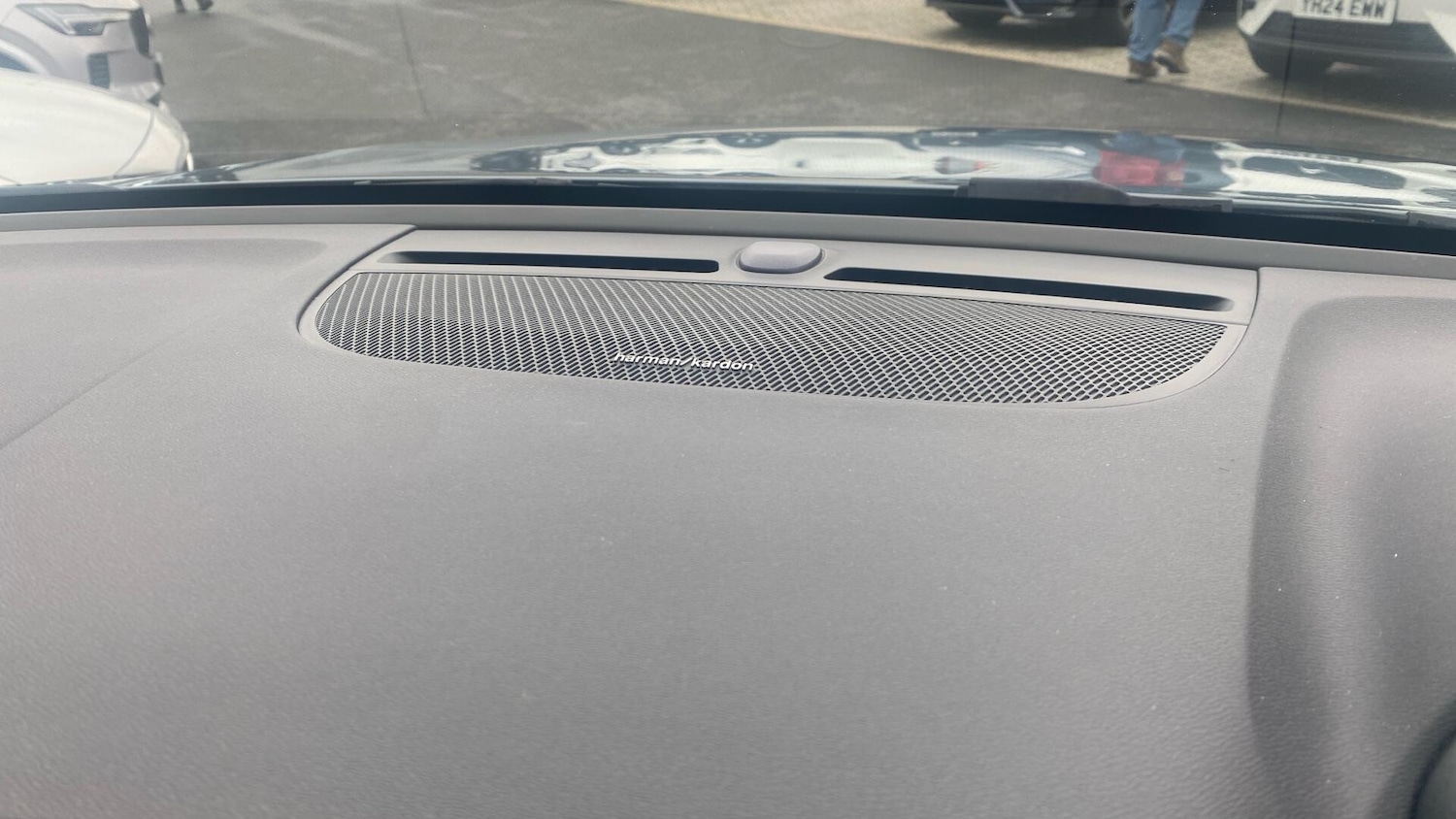 Used Volvo XC40 2023 for sale - 76887089: Photo 25