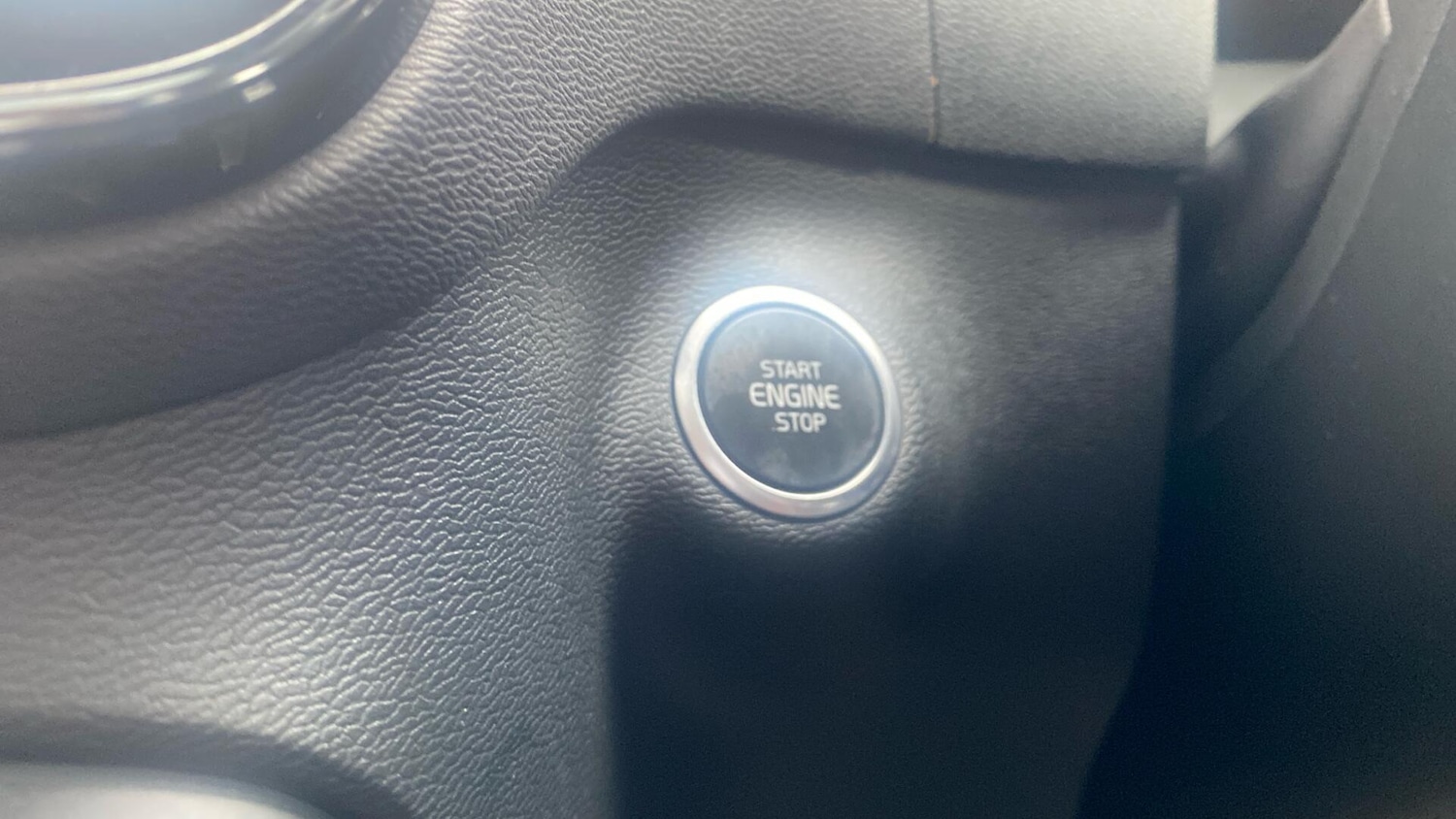 Used Volvo XC40 2023 for sale - 76887089: Photo 27