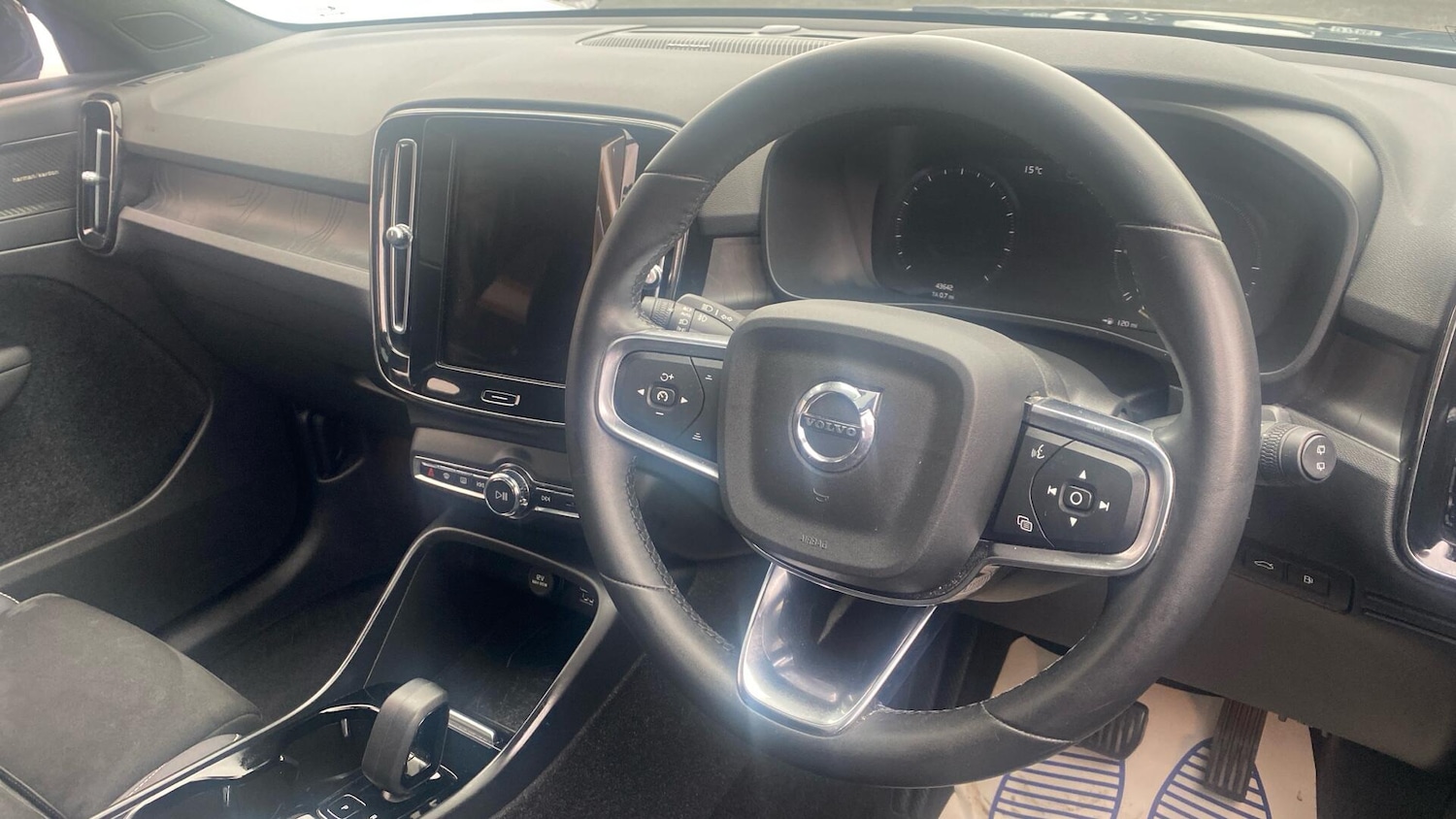 Used Volvo XC40 2023 for sale - 76887089: Photo 4