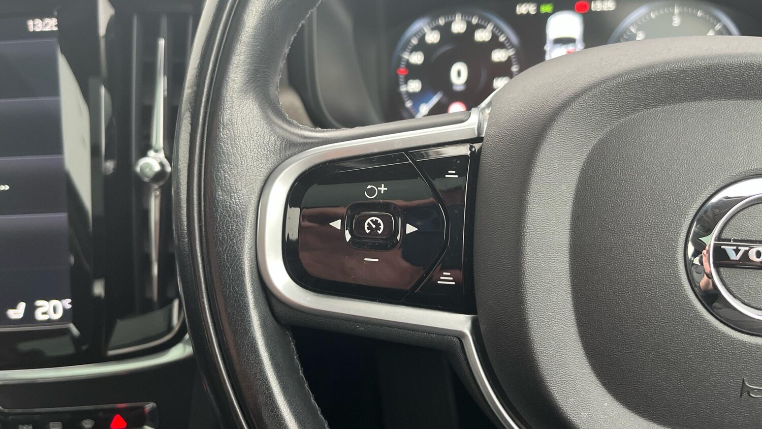 Used Volvo V90 2018 for sale - 76099263: Photo 17