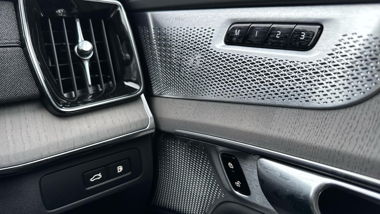 Used Volvo XC90 2025 for sale - 78170109: Photo 15