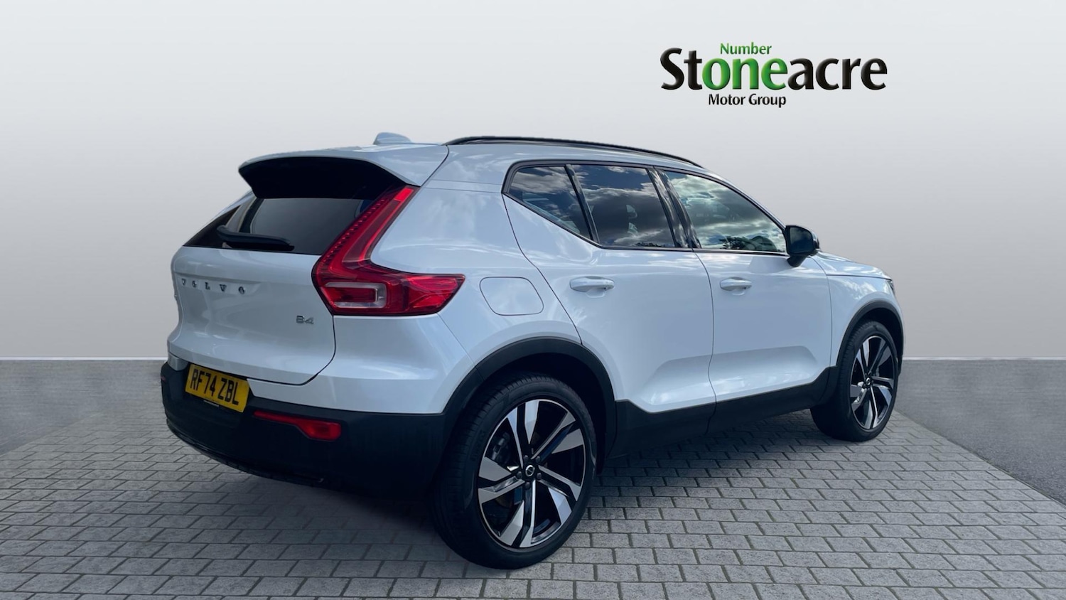 Used Volvo XC40 2025 for sale - 76824039: Photo 2