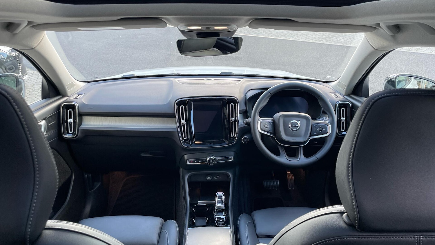 Used Volvo XC40 2025 for sale - 76824039: Photo 5