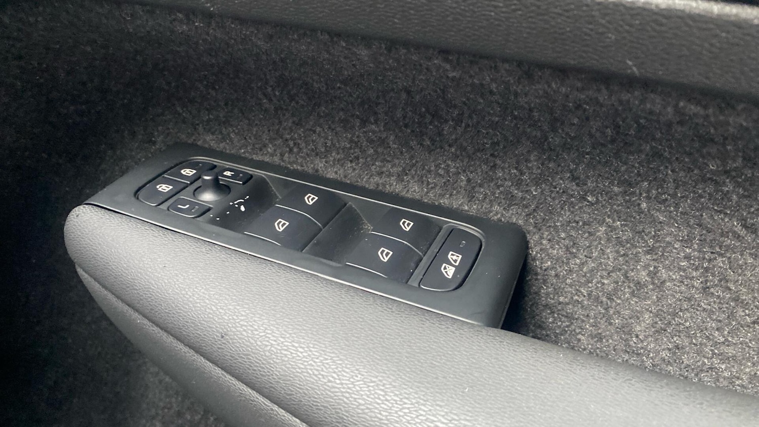 Used Volvo XC40 2024 for sale - 76825065: Photo 23