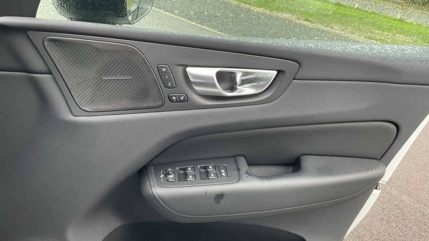 Used Volvo XC60 2023 for sale - 76887473: Photo 31