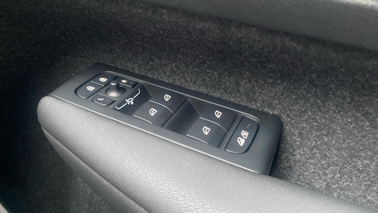 Used Volvo XC40 2025 for sale - 76294549: Photo 24