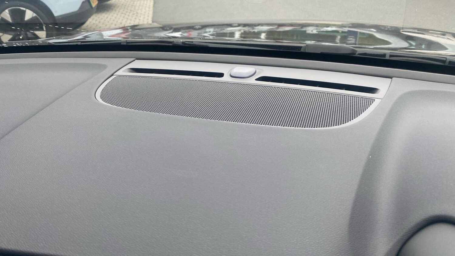 Used Volvo XC40 2025 for sale - 76294549: Photo 25