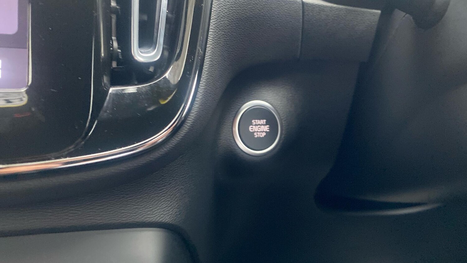 Used Volvo XC40 2025 for sale - 76294549: Photo 27