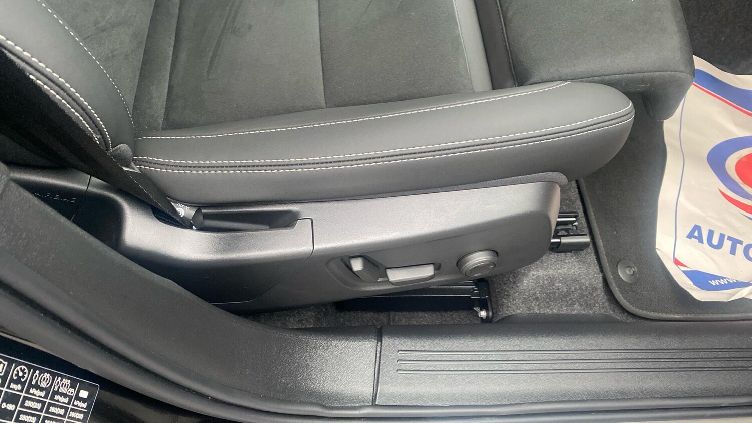 Used Volvo XC40 2025 for sale - 76294549: Photo 30