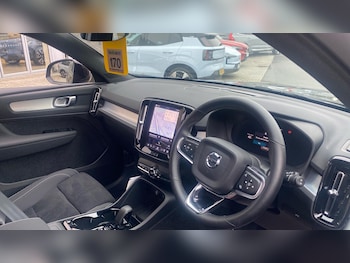 Used Volvo XC40 for sale - 76294549: Photo 4