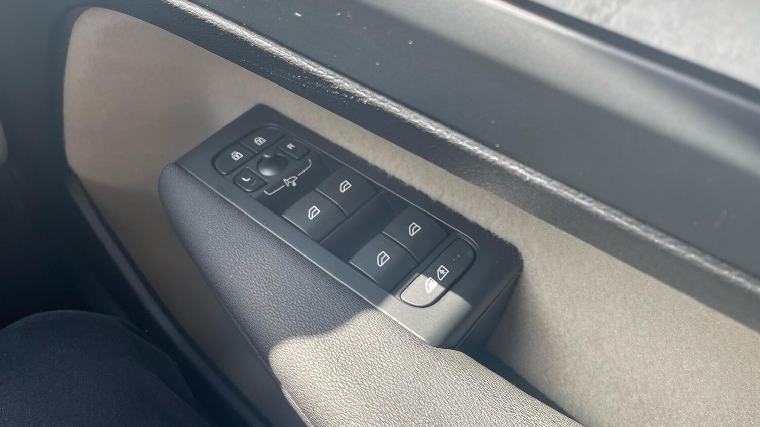 Used Volvo XC40 for sale - 78214477: Photo 24