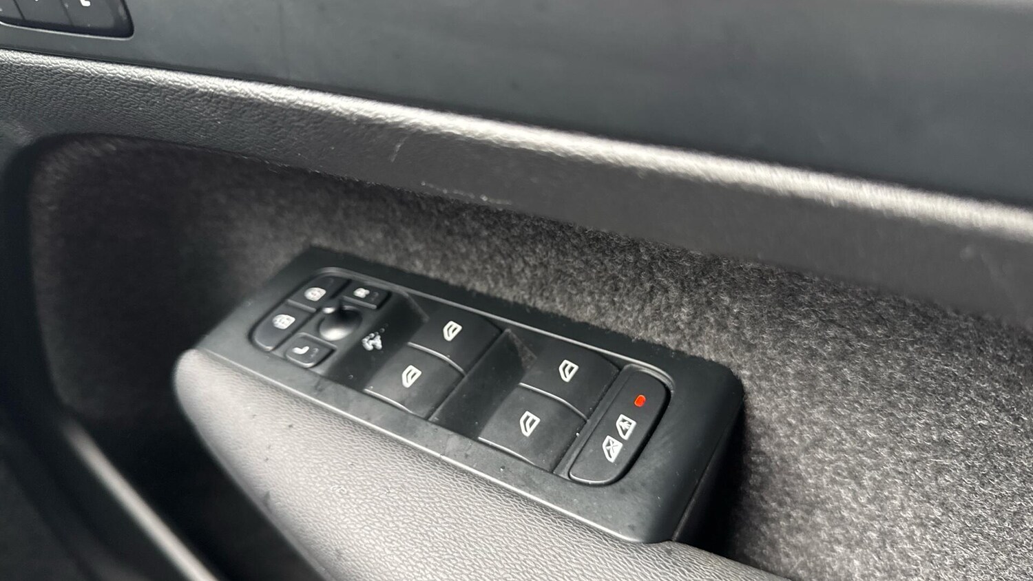 Used Volvo XC40 for sale - 78214205: Photo 22