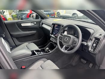 Used Volvo XC40 2023 for sale - 79677508: Photo