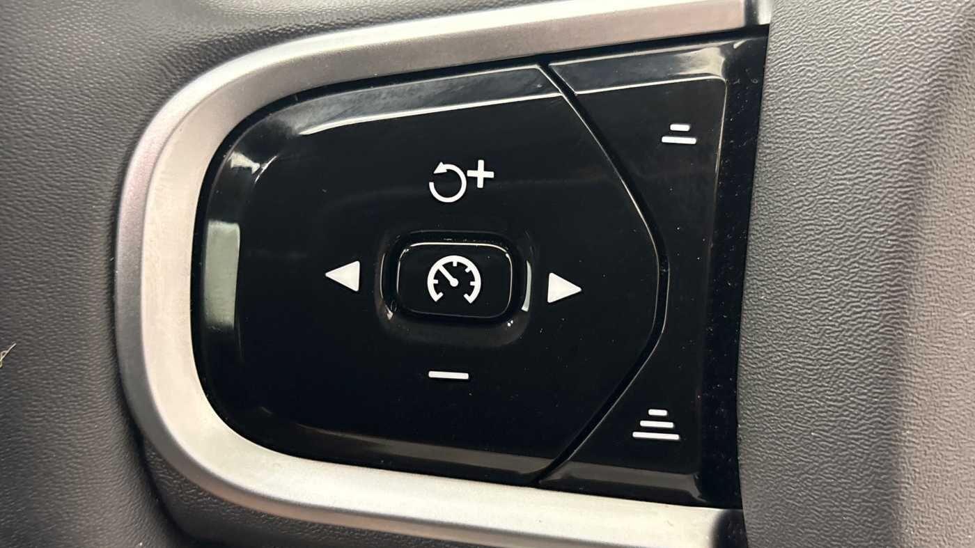 Used Volvo XC60 2025 for sale - 77253924: Photo 30