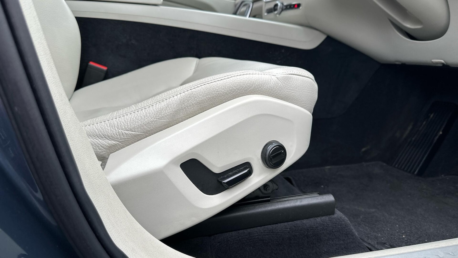 Used Volvo XC60 2022 for sale - 77216091: Photo 28