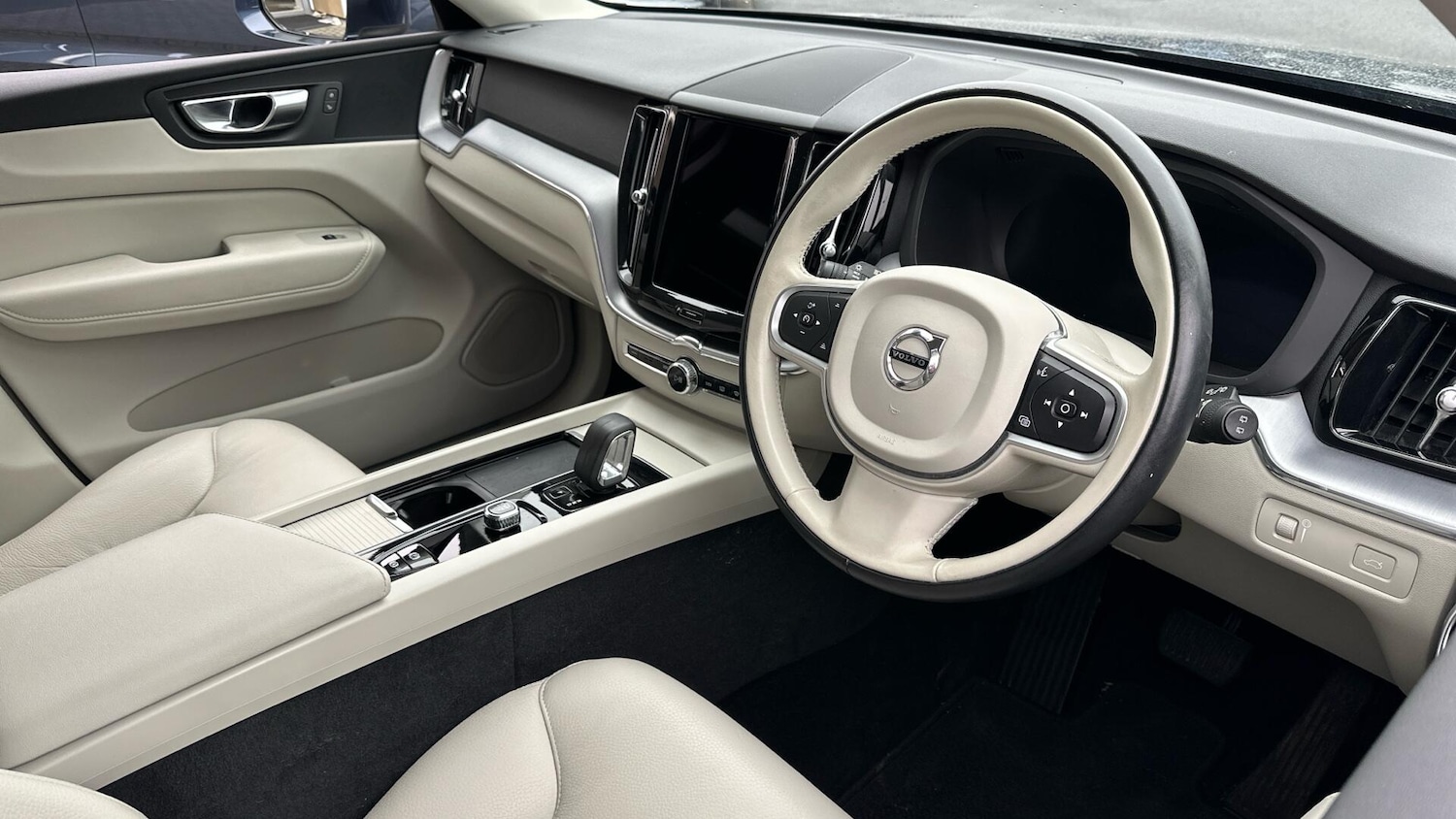 Used Volvo XC60 2022 for sale - 77216091: Photo 4