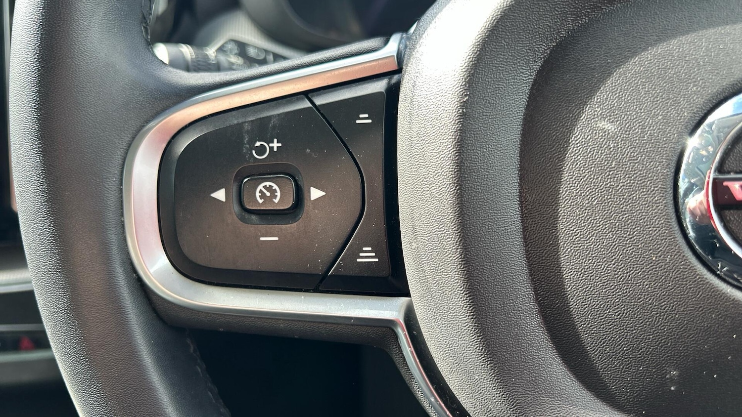 Used Volvo XC60 2023 for sale - 76988631: Photo 21